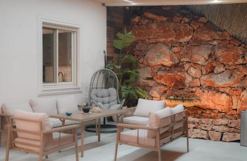 Arara Cabin | Rocks area