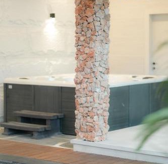 Arara Cabin | Rocks area