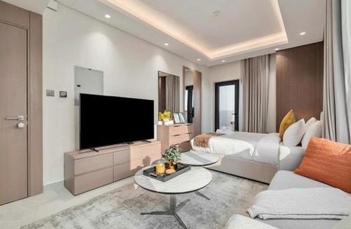 Jumeirah Village Triangle Apartment | Free housekeeping visits during your stay - StayShort - Fresh and Modern Studio in JVT that Sleeps 2