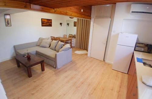 Caesarea Bed & Breakfast | Czarina Cabin הבקתה הקיסרית והדירה הקיסרית czarina apartment