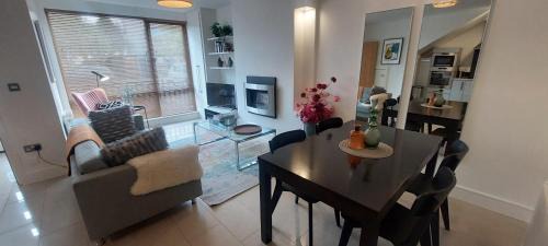 Shankill Apartment | Elegantly Refurbed 2BD in Shankill - 3km from Bray