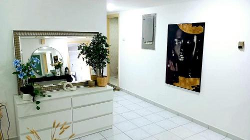 Al Majaz Apartment | Gorgeous 3-Bedroom Family Apartment with Balcony