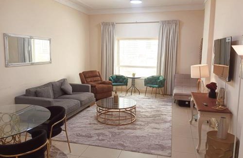 Al Majaz Apartment | Luxury Royal 3-Bedroom Apartment with Garden View opposite to Safiya Park