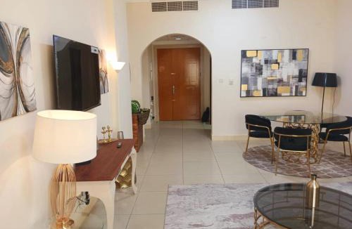 Al Majaz Apartment | Luxury Royal 3-Bedroom Apartment with Garden View opposite to Safiya Park