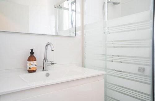 Nahariya Apartment | Vibrant Seaside Stay with Balcony