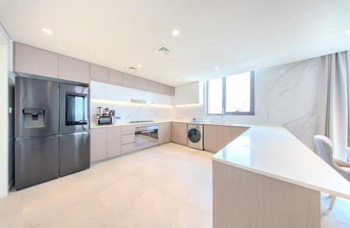 Sharjah Apartment | Premium 3BR - Maid Room - Boulevard Aljada by Arada -Pool - Gym
