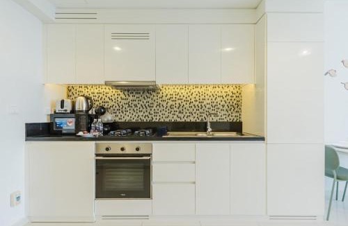 Sheikh Zayed Road Apartment | PVH - Aykon City - Charming Studio with Canal View