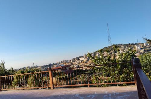 Ajloun Ski Chalet | The Mountain Village view شاليه أطلالة الجبل