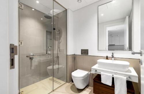 Umm Suqeim 3 Apartment | Stylish Fully-Equipped 1BD Unit in MJL Pool&Gym