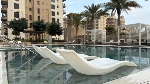 Umm Suqeim 3 Apartment | Stylish Fully-Equipped 1BD Unit in MJL Pool&Gym