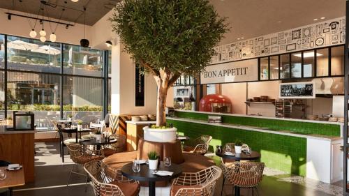 Palm Jumeirah Hotel | voco Dubai The Palm by IHG
