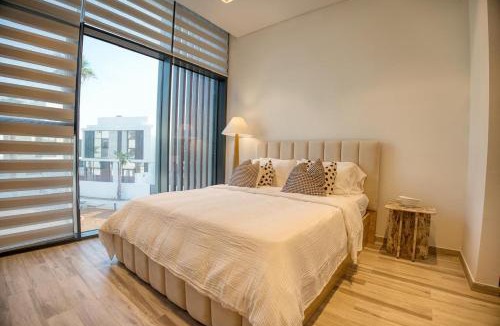 Ras Al Khaimah Villa | Serene 3-Bedroom Villa with Maid's room and Steps from the Beach - Danah Bay