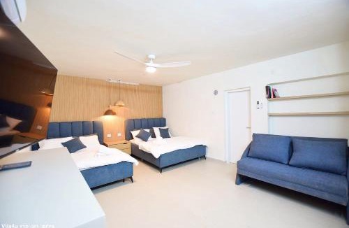 Nof Kinneret Villa | וילה סאן לייט - 5 חדרי שינה כולל ממ"ד, ג'קוזי חיצוני ובריכה מול הנוף של כנרת