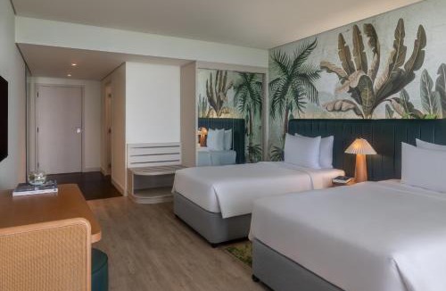Abu Dhabi Resort | Yas Plaza Mangroves by IHG