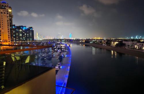 Palm Jumeirah Apartment | Work from Palm I Weekly Deal I Fast WiFi 319