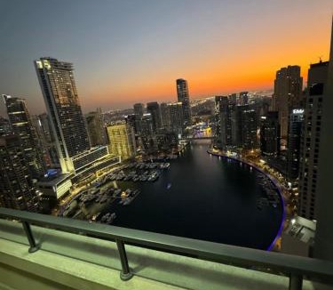 Dubai Marina Apartment | Sky-High Luxury 1BR Best Views of Dubai Marina Emaar 39th Floor