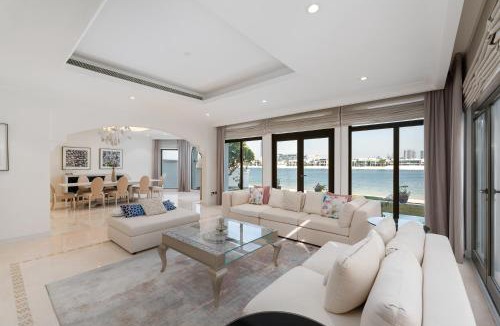 Palm Jumeirah House | Palm Jumeirah - Property Advisers