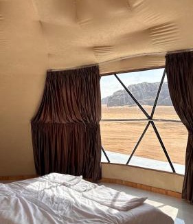 Wadi Rum Hotel | Luxury Helena Bubbles & Tours