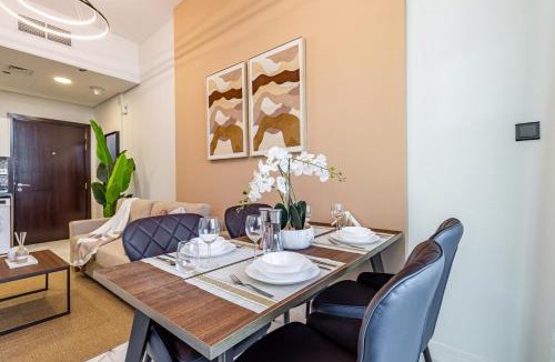 Masdar City Apartment | Cozy & Fully Equipped 1BR with Big Balcony - Masdar City, next to the Airport
