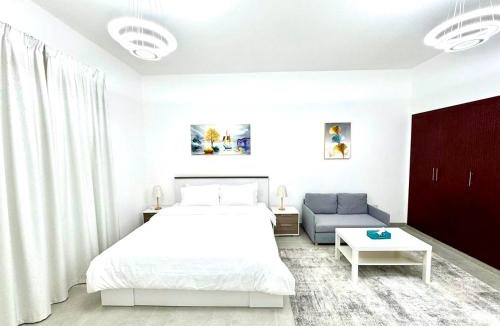 International City Apartment | England Cluster International City - Bright,Spacious and Well Furnished Studio