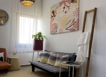 Abu Dhabi Apartment | Boho Chic 1BHK Near Yas Saadiyat and City Center