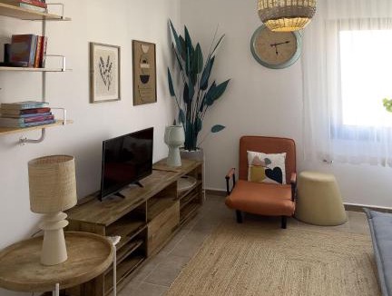 Abu Dhabi Apartment | Boho Chic 1BHK Near Yas Saadiyat and City Center