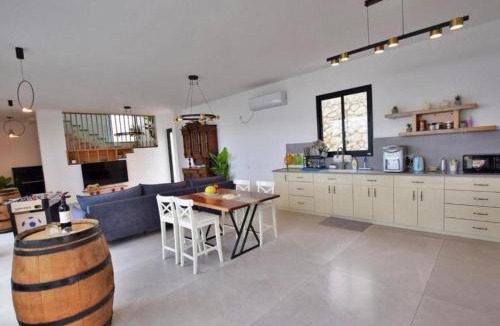 Ein Al-Asad Villa | ממלכת החלומות - וילה מהממת עם בריכה פרטית מחוממת מקורה ונוף מהמם
