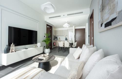 Nad Al Sheba Apartment | Free housekeeping visits during your stay - StayShort - Premium Meydan One Stay Perfect for 6 Guests