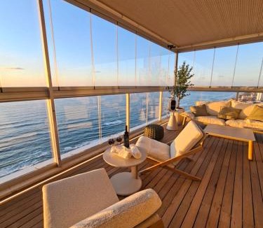 Netanya Hotel | פנטהאוז יאכטה - עם גקוזי בקומה 25! ונוף מטריף לים