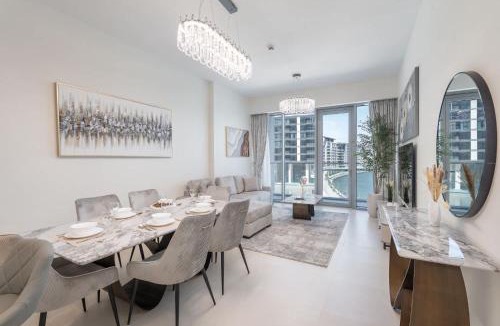Al Safa Apartment | Free housekeeping visits during your stay - StayShort - Waterfront Living with a Spacious Layout Sleeps 5