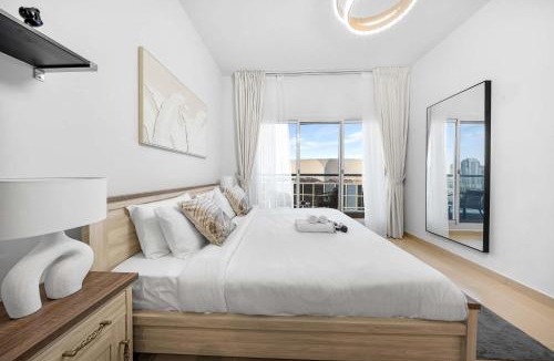 Dubai Sports City Apartment | Free housekeeping visits during your stay - StayShort - Chic Studio Apartment in Sports City - Sleeps 2