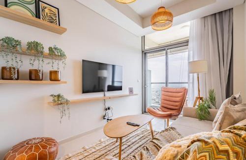 Sheikh Zayed Road Apartment | Modern and Cozy Condo With Unobstructed City Views