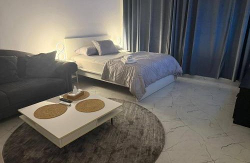 Al Ain Apartment | Oasis Studio jimi