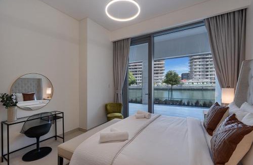 Al Safa Apartment | Allsopp & Allsopp - 2-Bedroom with Maids room Apartment in Canal Front Residence 5, Al Wasl 02