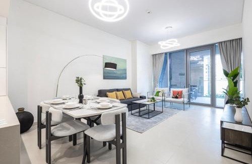 Al Safa Apartment | Allsopp & Allsopp - 2-Bedroom with Maids room Apartment in Canal Front Residence 5, Al Wasl 01