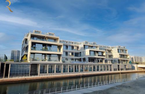 Al Raha Beach Apartment | Cozy Poolside 1BR - Serene Luxe Chic Retreat