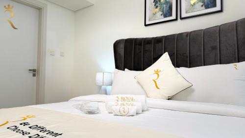 Al Raha Beach Apartment | Cozy Poolside 1BR - Serene Luxe Chic Retreat