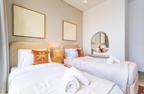 Abu Dhabi Villa | Premium Vacation Home - Spacious and Stylish - Yas Island