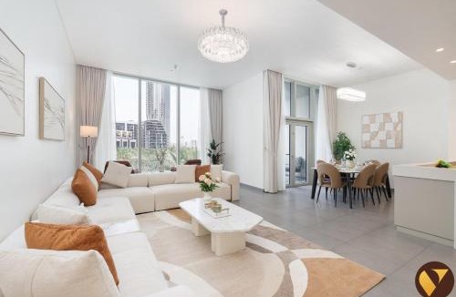 Dubai Apartment | Vogue Vacation Homes, Creek Gate, Creek Harbour Waterfront Living close to Downtown, Burj Khalifa and Dubai Mall, Three Bedroom Plus Maid Room Duplex Apartment with Balcony and City View, Access to all Amenities
