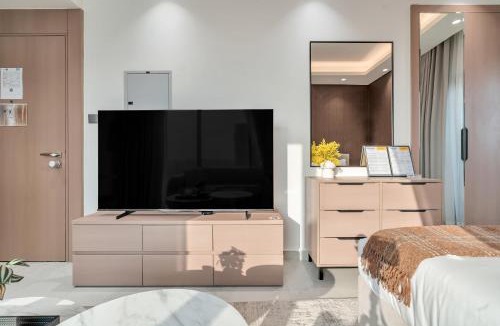Jumeirah Village Triangle Apartment | Free housekeeping visits during your stay - StayShort - Fresh and Modern Studio in JVT that Sleeps 2