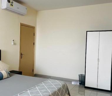Al Nahda House | Comfortable Queen Room, Dubai City View, Private & Peaceful, 8 Mints Walk To Dubai