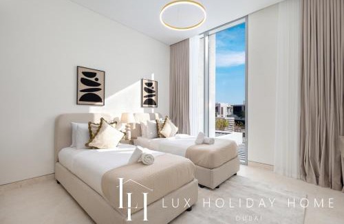 Dubai Apartment | LUX The District One Lagoon View Townhouse