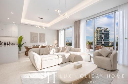 Dubai Apartment | LUX The District One Lagoon View Townhouse
