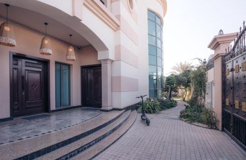 Jumeira 3 House | Full Moon Guesthouse