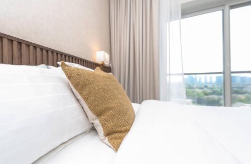 Dubai Sports City Apartment | Special Rates - Elegant Studio - Golf Views