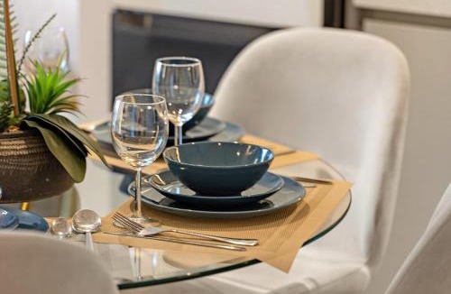 Dubai Apartment | FIRST CLASS 2BR Luxe Stay Near Dubai Creek Hub