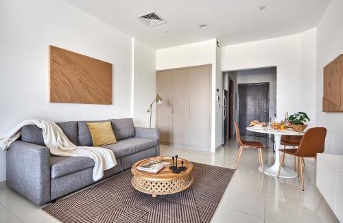 Dubai Sports City Apartment | Frank Porter - Canal Residence