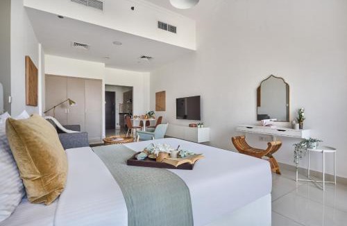 Dubai Sports City Apartment | Frank Porter - Canal Residence