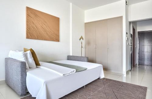 Dubai Sports City Apartment | Frank Porter - Canal Residence