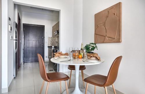 Dubai Sports City Apartment | Frank Porter - Canal Residence